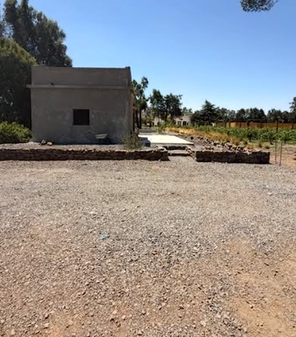 פיתוח חצר — עבודה של קו האבנים